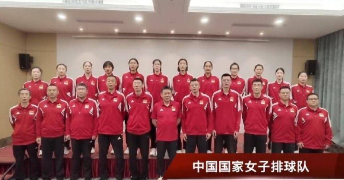 查理兹塞隆饰演脚色更是可谓冰山佳丽这个词的最好诠释，气场壮大、布满势力感，还时刻披发着神秘气味，她只要往哪儿一站，不需要措辞和表演，就足够让人印象深入了。